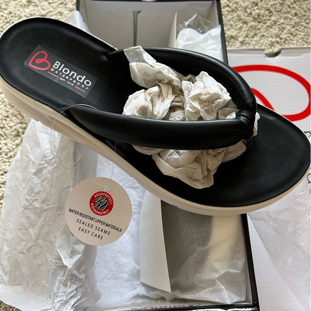 Womens Blondo Abigail waterproof sandal 7.5